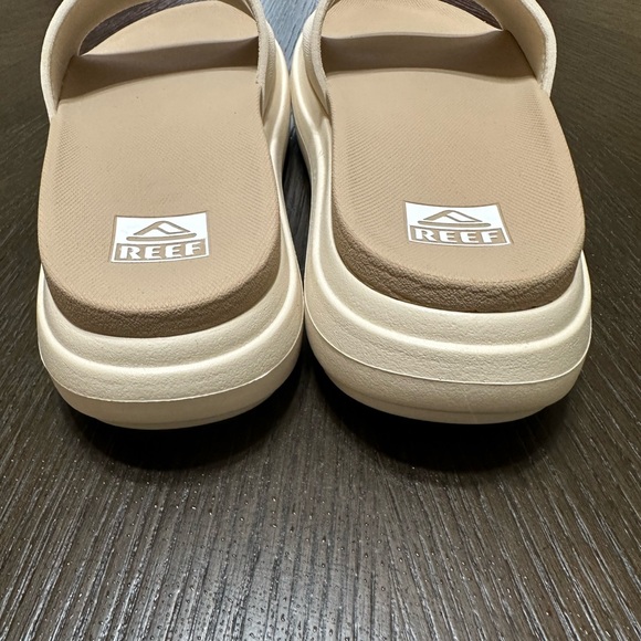 REEF Cushion Bondi Bay Lightweight
Squishy Footbed Water Friendly Sandals, W9 - Picture 9 of 11